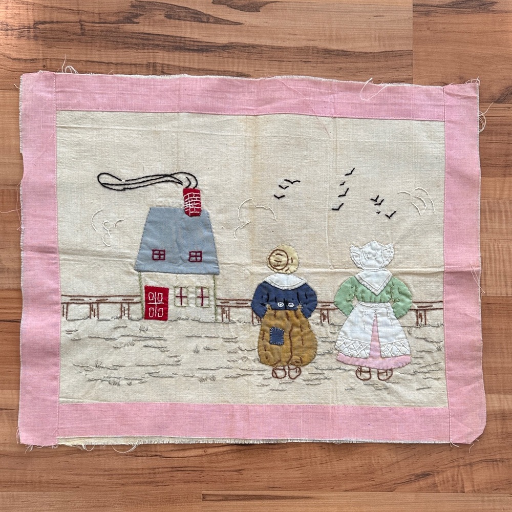 VINTAGE Hand-Embroidered Sunbonnet Sue Dutch Kids Fabric Panel - Pink Border